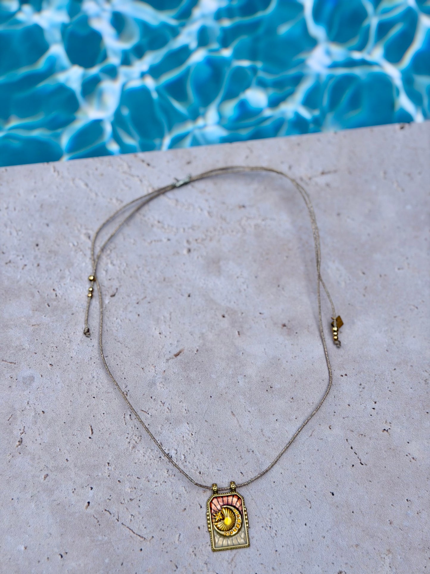 Collier Talisman đ